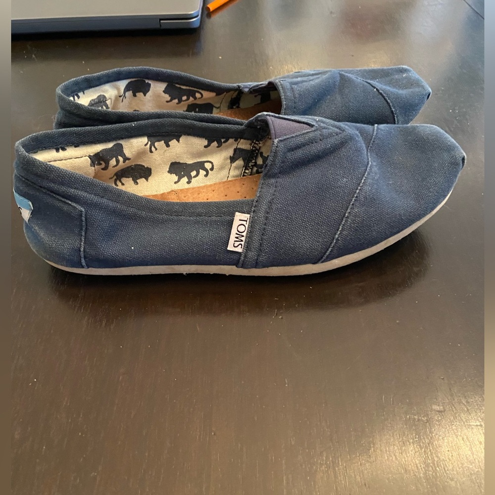 Blue TOMS